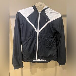 Nike kids windbreaker jacket 
Size XL